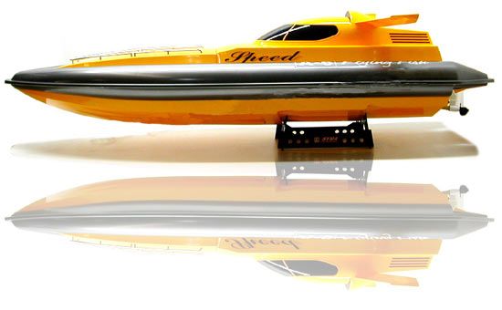 super-fast-rc-speed-boat-measures-over-3-feet-long-hot-59.png