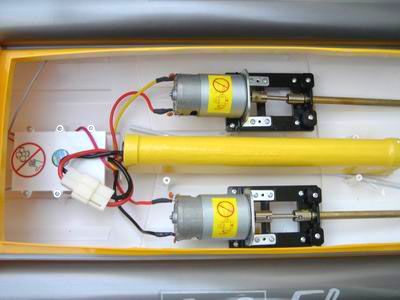 super-fast-rc-speed-boat-measures-over-3-feet-long-hot-63.png
