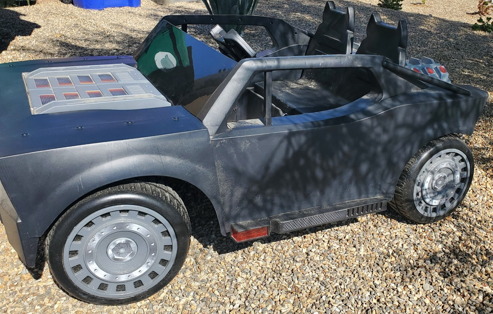 12V Battery-Powered Batman Batmobile Ride-On with Remote Control Trend Times Variant 0