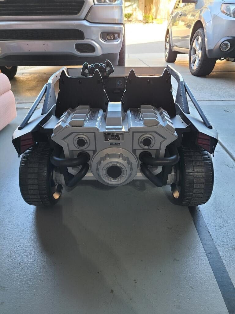 12V Battery-Powered Batman Batmobile Ride-On with Remote Control Trend Times 6