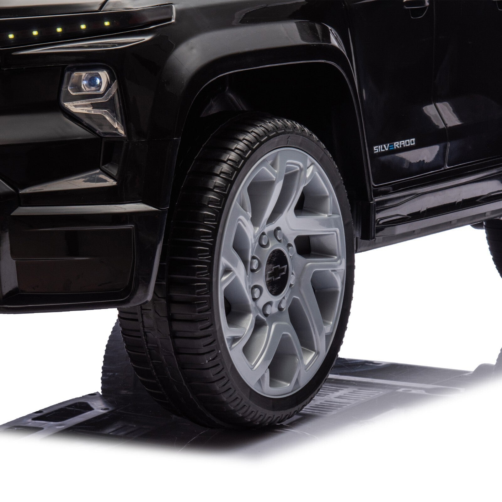 12V Kids Electric Ride-On Truck Licensed Chevrolet Silverado with Remote Control Toy Trend Times 27