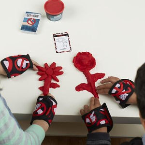 get-a-grip-game-the-no-thumb-challenge-game-from-hasbro-gaming-70.png