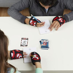 get-a-grip-game-the-no-thumb-challenge-game-from-hasbro-gaming-72.png