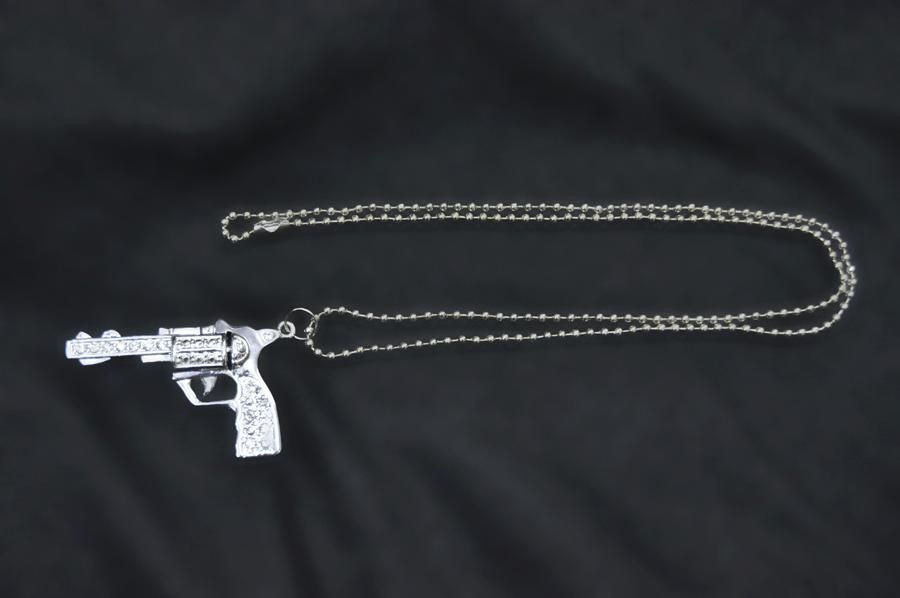 necklace-gun-with-stones-33.png