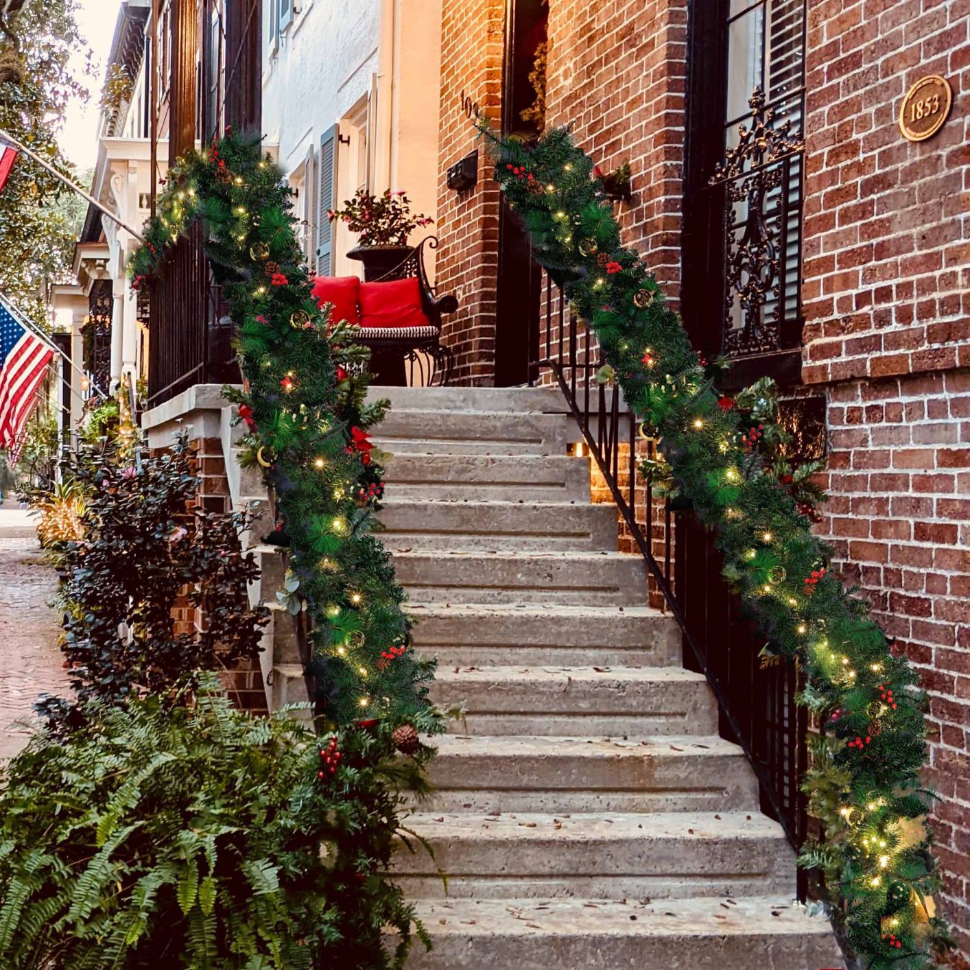 pine-garland-christmas-decoration-with-led-lights-battery-christmas-decor-9ft-1-pack-35.png